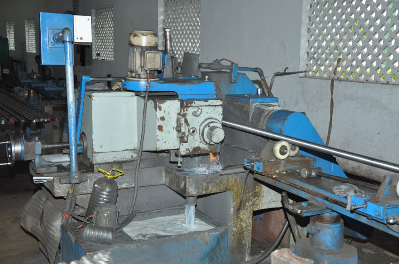 Centreless Grinding Machine